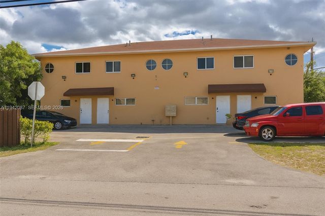 16585 NE 3 AVE, Miami, FL 33162