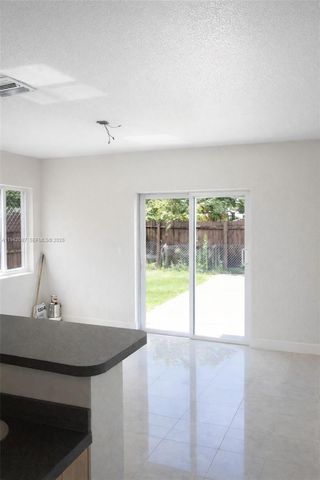 16585 NE 3 AVE, Miami, FL 33162