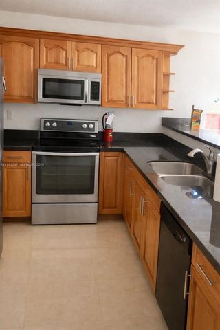 16585 NE 3 AVE, Miami, FL 33162