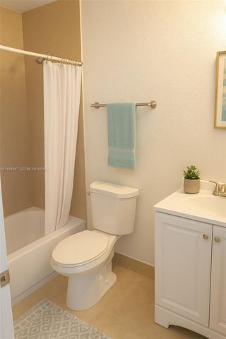 16585 NE 3 AVE, Miami, FL 33162