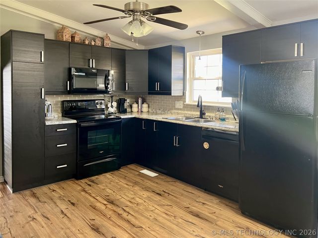 124 Granada Drive, Mannford, OK 74044