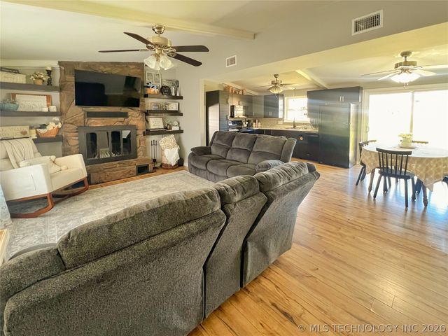 124 Granada Drive, Mannford, OK 74044