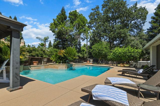 2608 La Rinconada Place, Redding, CA 96002
