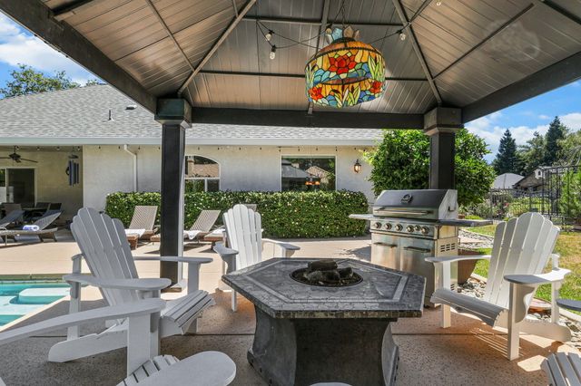2608 La Rinconada Place, Redding, CA 96002