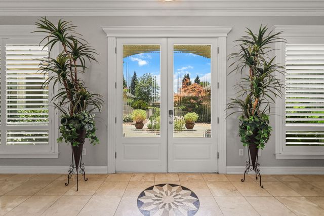 2608 La Rinconada Place, Redding, CA 96002
