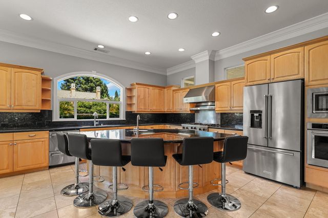 2608 La Rinconada Place, Redding, CA 96002