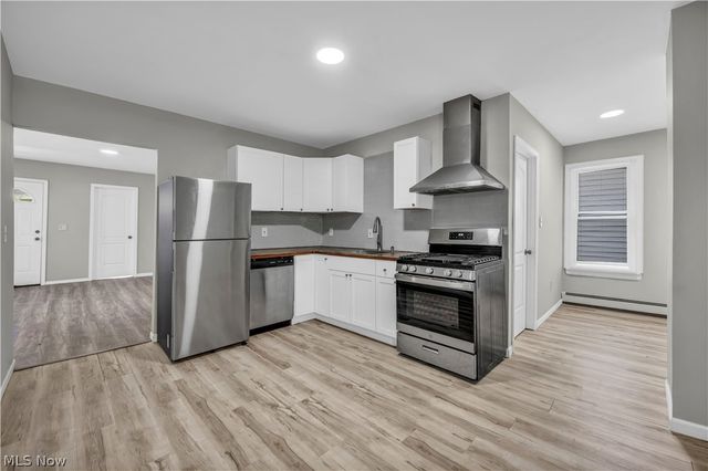3010 Daisy Avenue Up, Cleveland, OH 44109
