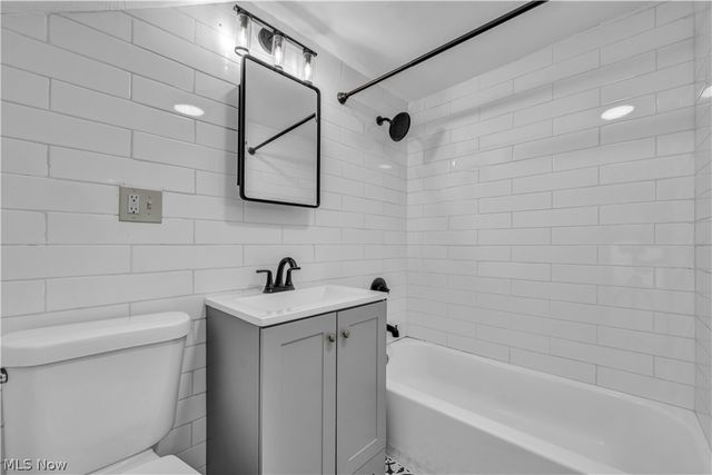 3010 Daisy Avenue Up, Cleveland, OH 44109