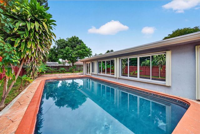 5501 Pine Terrace, Plantation, FL 33317