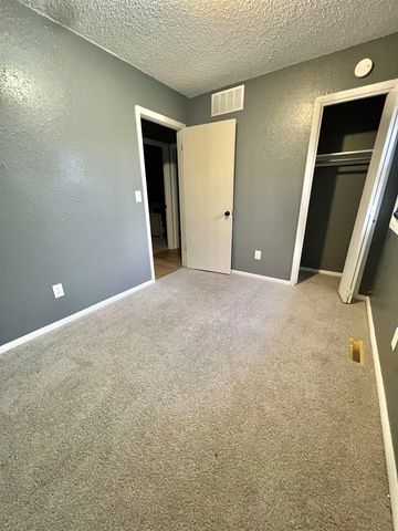 2982 S Richmond Ct, Wichita, KS 67217