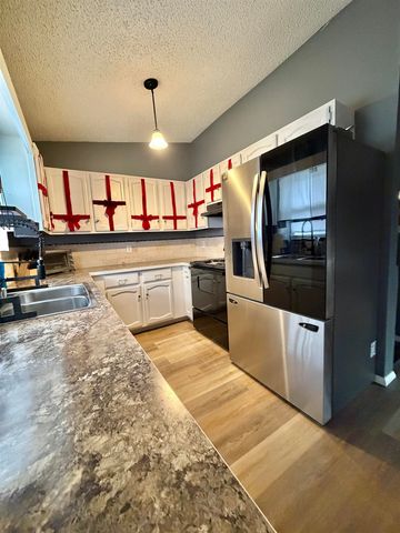 2982 S Richmond Ct, Wichita, KS 67217