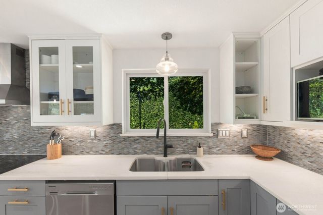 13917 16th Place SW, Burien, WA 98166