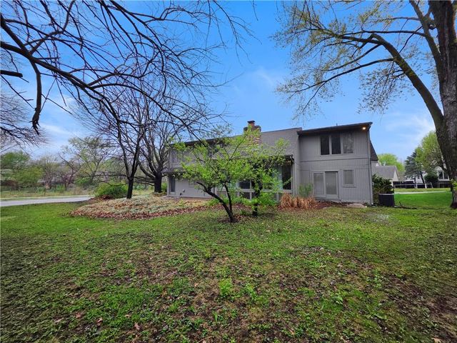 1901 E Frontier Lane, Olathe, KS 66062