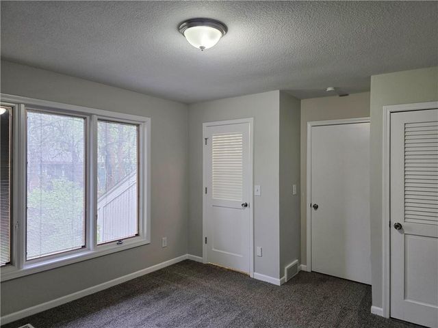 1901 E Frontier Lane, Olathe, KS 66062