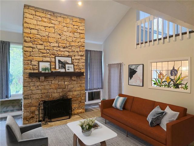 1901 E Frontier Lane, Olathe, KS 66062