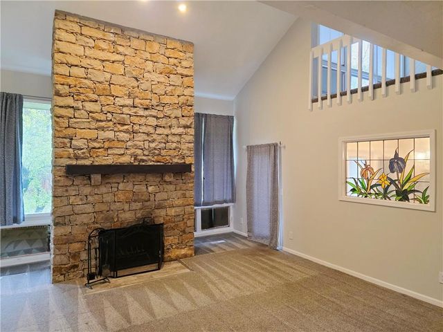 1901 E Frontier Lane, Olathe, KS 66062