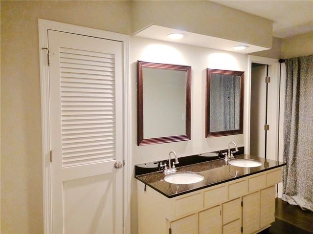 1901 E Frontier Lane, Olathe, KS 66062