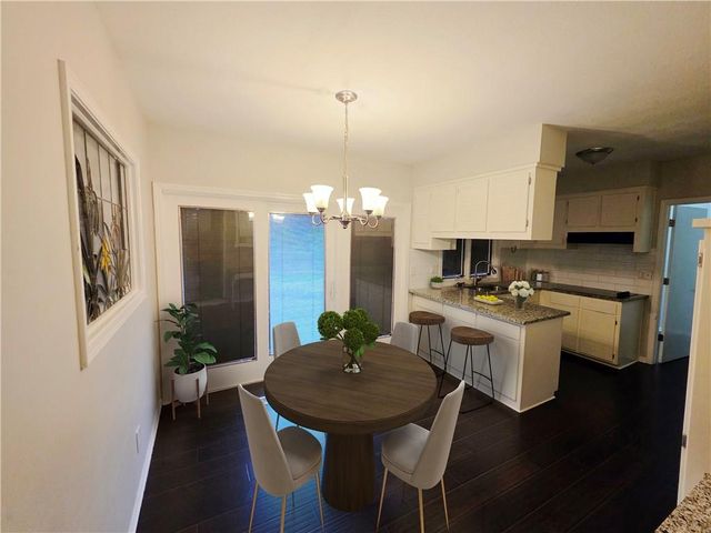 1901 E Frontier Lane, Olathe, KS 66062