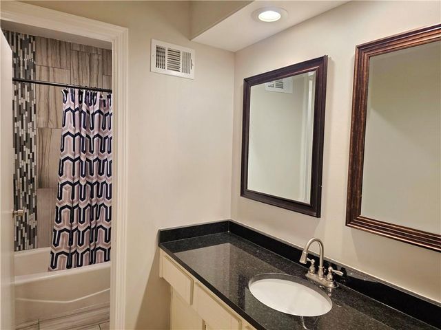 1901 E Frontier Lane, Olathe, KS 66062