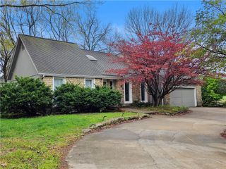 1901 E Frontier Lane, Olathe, KS 66062