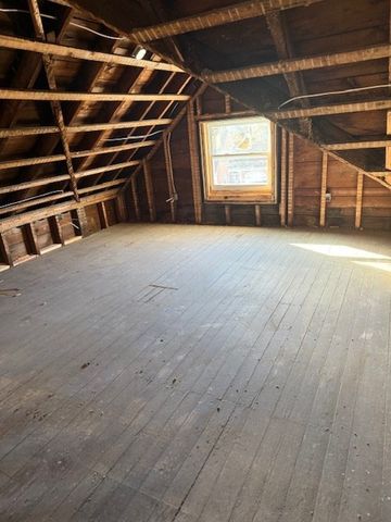 863 N Main St, Brockton, MA 02301