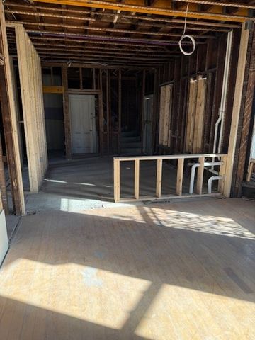 863 N Main St, Brockton, MA 02301