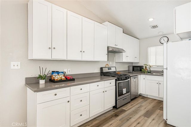 16422 Tolowa, Apple Valley, CA 92307