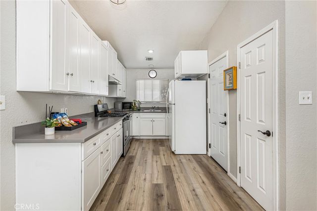 16422 Tolowa, Apple Valley, CA 92307