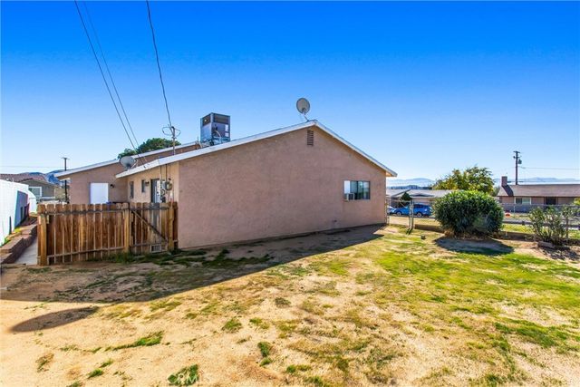 16422 Tolowa, Apple Valley, CA 92307