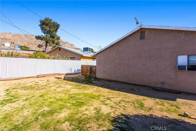 16422 Tolowa, Apple Valley, CA 92307