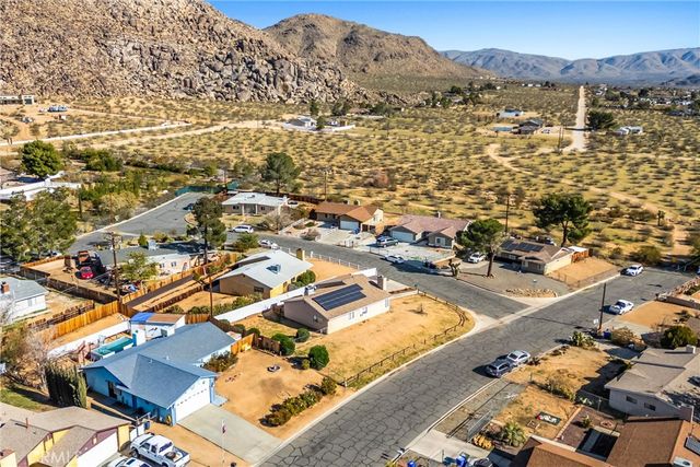 16422 Tolowa, Apple Valley, CA 92307