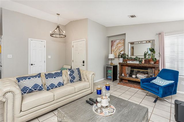 16422 Tolowa, Apple Valley, CA 92307