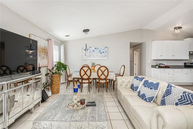 16422 Tolowa, Apple Valley, CA 92307