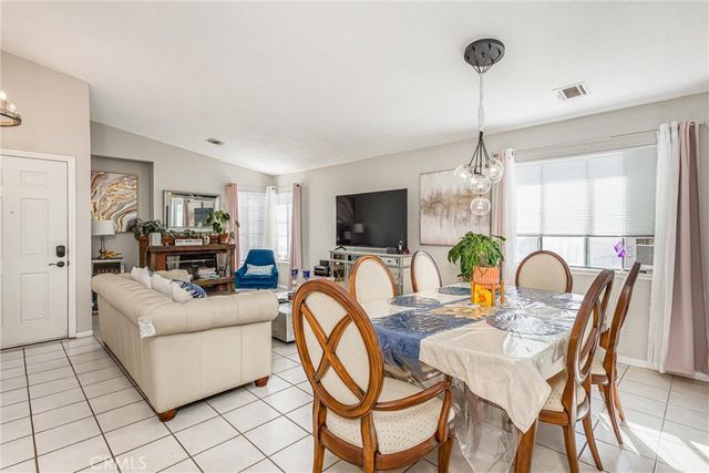 16422 Tolowa, Apple Valley, CA 92307