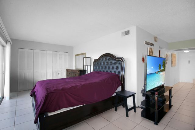 300 Waterway Drive S 407, Lantana, FL 33462