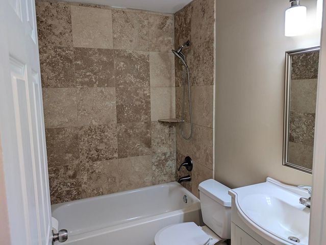 103 Marble Hill Court B2, Schaumburg, IL 60193