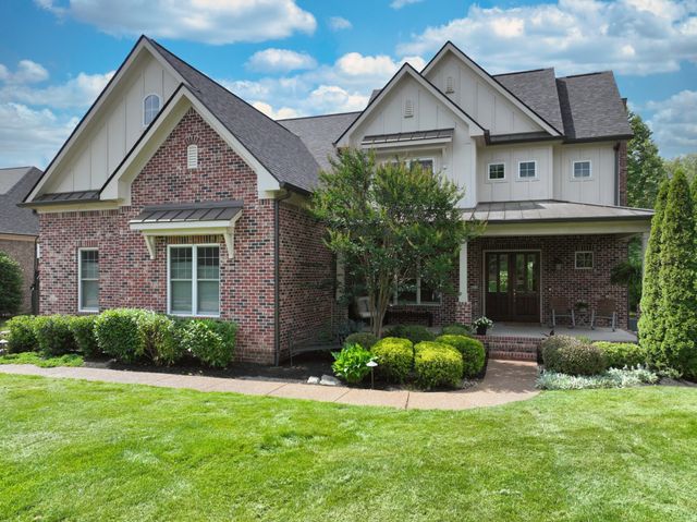 4105 Banner Square Ln, Arrington, TN 37014