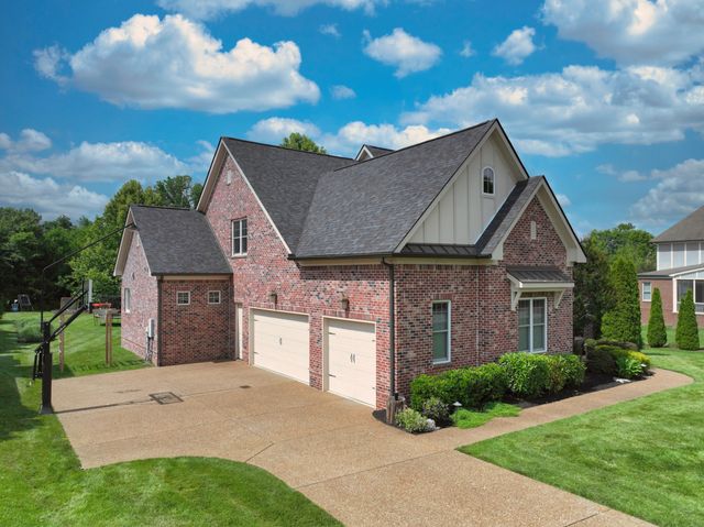 4105 Banner Square Ln, Arrington, TN 37014
