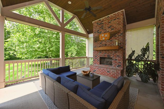 4105 Banner Square Ln, Arrington, TN 37014
