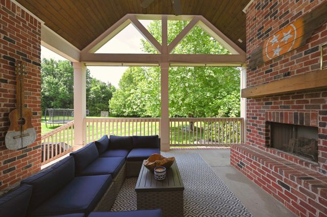 4105 Banner Square Ln, Arrington, TN 37014