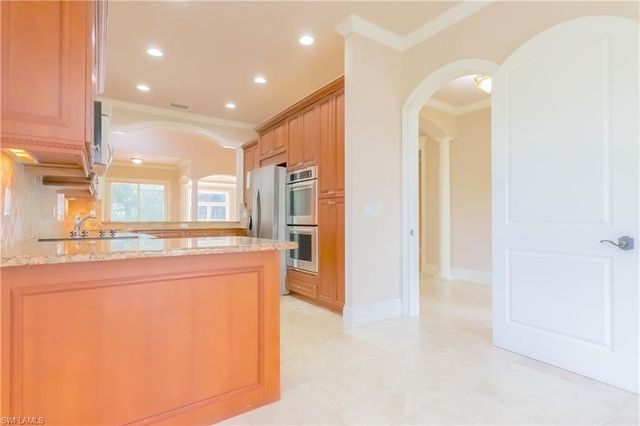 2915 Coco Lakes DR, Naples, FL 34105