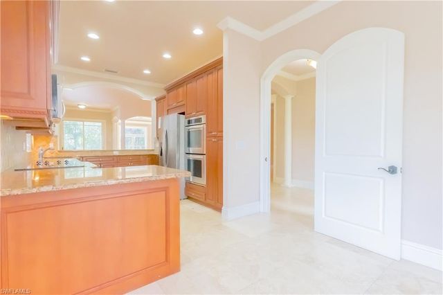 2915 Coco Lakes DR, Naples, FL 34105