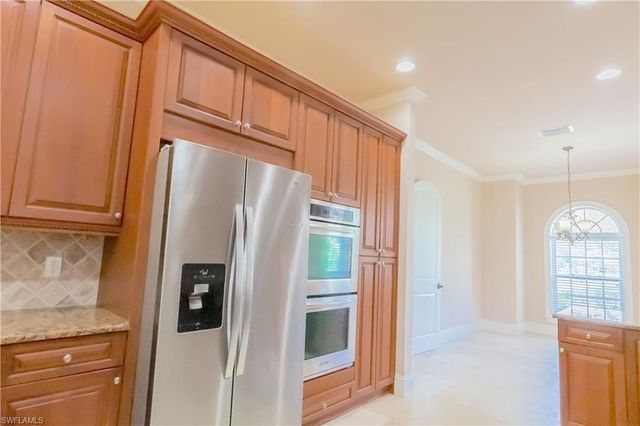 2915 Coco Lakes DR, Naples, FL 34105