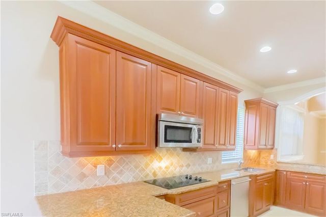 2915 Coco Lakes DR, Naples, FL 34105