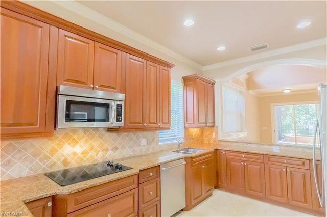 2915 Coco Lakes DR, Naples, FL 34105