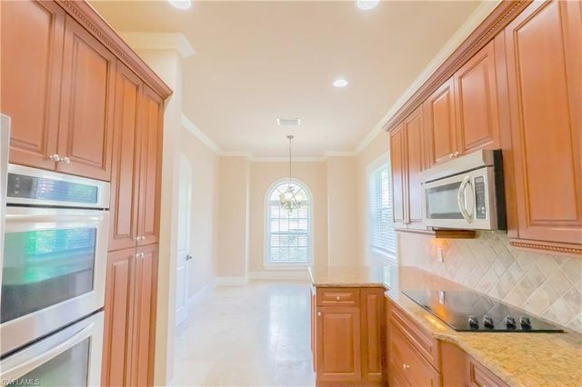 2915 Coco Lakes DR, Naples, FL 34105