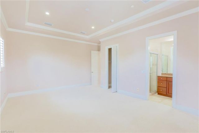 2915 Coco Lakes DR, Naples, FL 34105