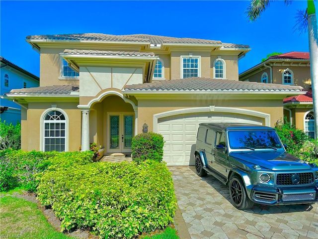 2915 Coco Lakes DR, Naples, FL 34105