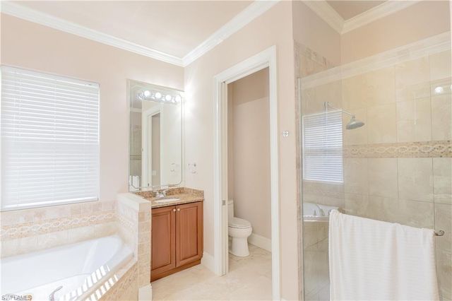 2915 Coco Lakes DR, Naples, FL 34105