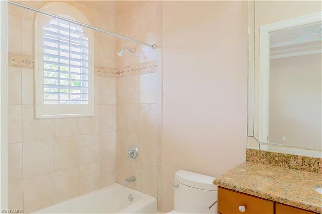 2915 Coco Lakes DR, Naples, FL 34105